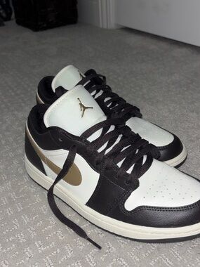 Nike Air Jordan 1 Low - White/Brown/Gold